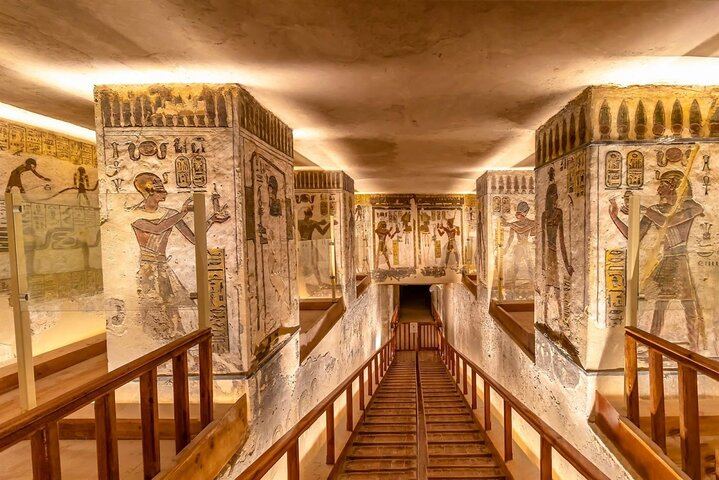 Tour with Balloon Ride and Visit West Bank Temples in Luxor