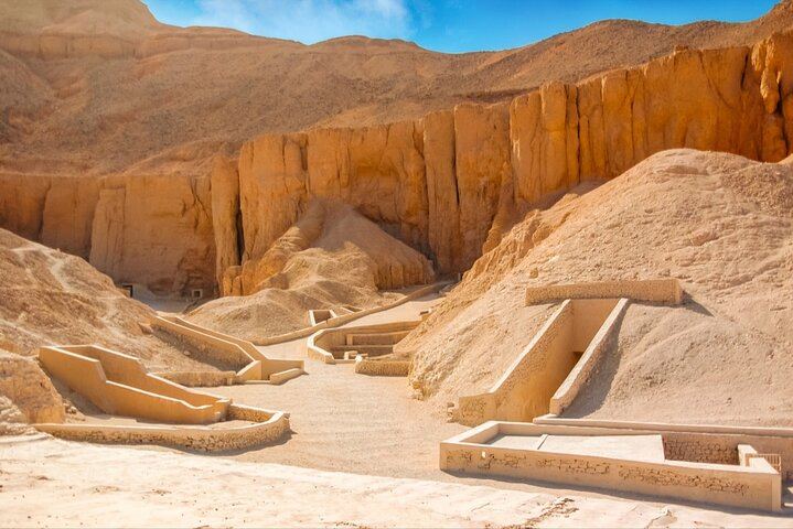 Tour with Balloon Ride and Visit West Bank Temples in Luxor