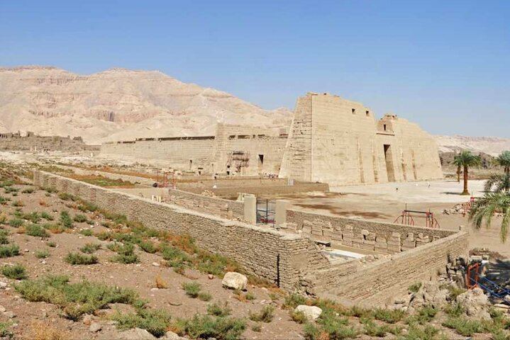 Tour with Balloon Ride and Visit West Bank Temples in Luxor