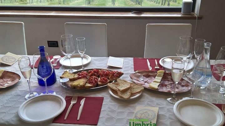 Umbria: Hot Air Balloon flight With Brunch + Spello guided tour