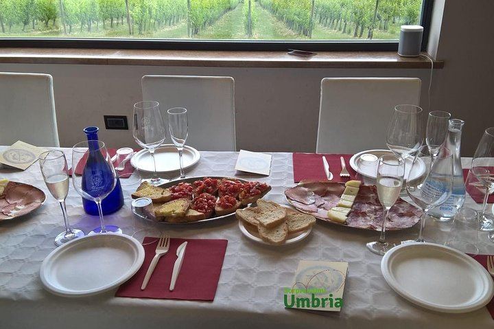 Umbria: Hot Air Balloon flight With Brunch + Spello guided tour