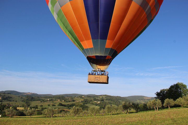Umbria: Hot Air Balloon flight With Brunch + Spello guided tour