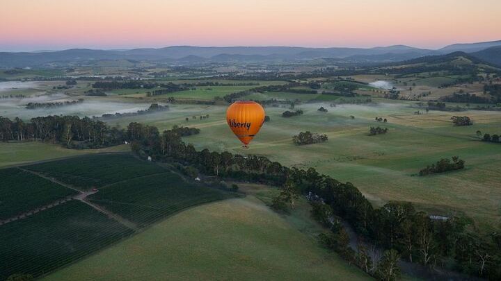 Yarra Valley Balloon Flight + Breakfast & Melbourne Pickup