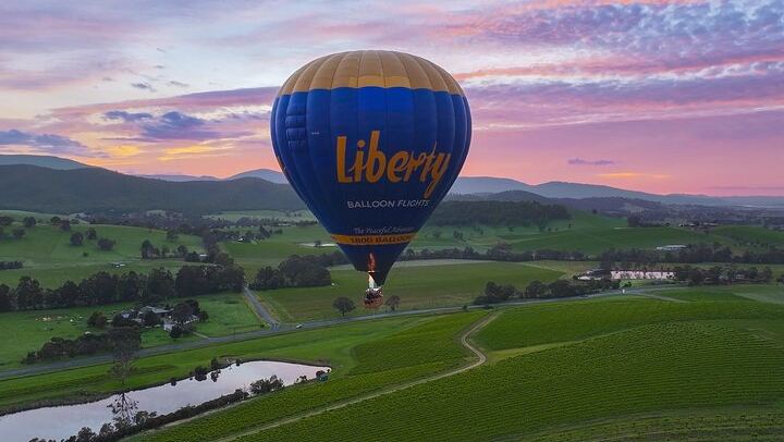 Yarra Valley Balloon Flight + Breakfast & Melbourne Pickup