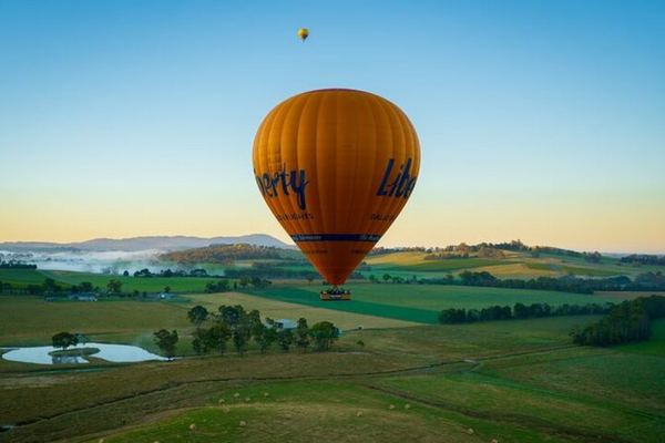 Vuelo en globo sobre el Valle de Yarra, con desayuno incluido y recogida en Melbourne