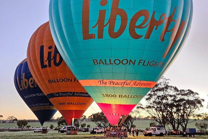 Yarra Valley Balloon Flight + Breakfast & Melbourne Pickup