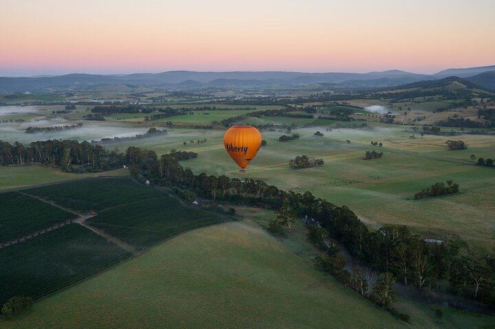 Yarra Valley Balloon Flight + Breakfast & Melbourne Pickup