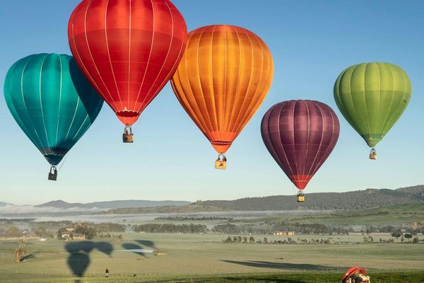Yarra Valley Morning Hot Air Balloon Flight with Transfer