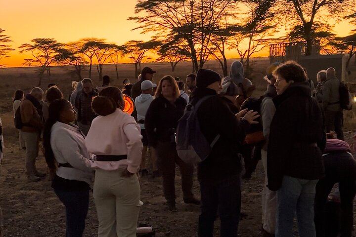 Your adventure begins at dawn! Arrive at the Miracle Experience launch site at 6 AM and enjoy tea, coffee, and refreshments as the day’s first light awakens the Serengeti!